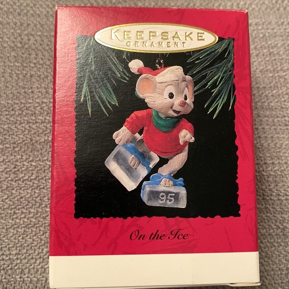 Hallmark Keepsake Ornament ON THE ICE 1995 in Original Box - Picture 2 of 8